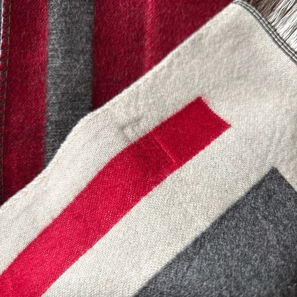 Hermès Cashmere Silk Horse Motif Scarf - Picture 3 of 11